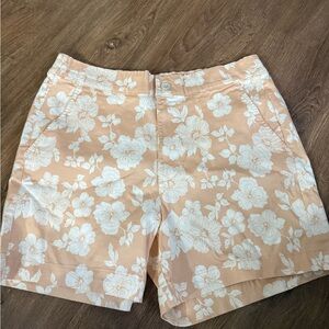JACHS Girlfriend Peach Floral Women's Shorts